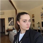 Laureanda in scienze giuridiche, con diploma di liceo classico, impartisce lezioni di italiano per stranieri